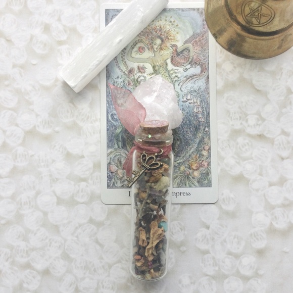 ⭐️SOLD⭐️ Goddess Spell Jar with Natural Rose Quartz & Selenite Wand Crystal Set - Picture 4 of 4
